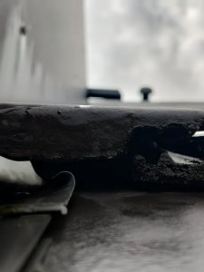 Dachziegel durch Kleber hochgedrückt 1.jpg