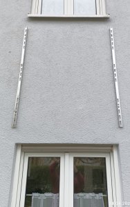 Schienen-an-der-Wand-von-vorne.jpg