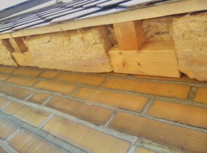 Unterkonstruktion mit abgeschnittenen Paneele.jpg