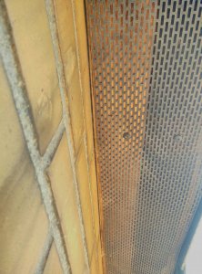 Unterkonstruktion mit Lüftungsgitter unten.jpg