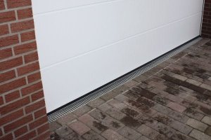 Einbau_Entw_sserungsrinne_Schritt_f_r_Schritt_Anleitung_13_.jpg