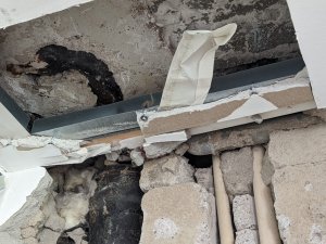 Ablauf in Betondecke eingelassen.jpg