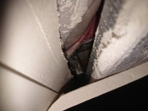 06 Dachfenster hinter Eck rechts unten.jpg