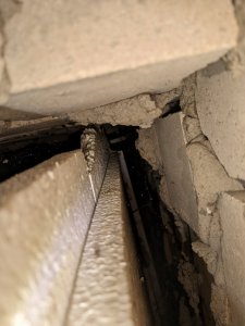 Blick von unten nach oben zwischen Innen - und Aussenwand.jpg