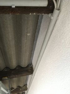 Garage rechts Richtung Traufe mit Anschluss Hauswand.jpeg