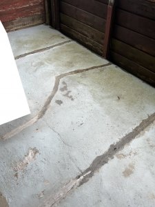 Stahltraeger_Decke_Balkon2.jpg
