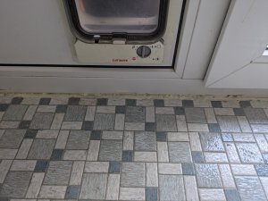 Kueche_Boden_Fenster.jpg