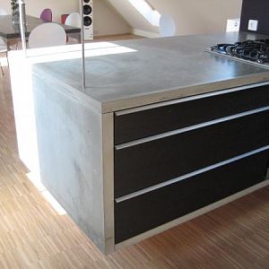 Schwebender Küchenblock mit 240 Kg Beton