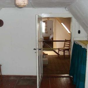 Dachzimmer 2 in Richtung Bodentreppe und Dachzimmer 1.