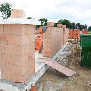Ecke von außen und Wand, vielmehr bodentiefes Fenster