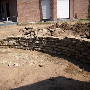 Bruchsteinwand Abgestuft im Bogen