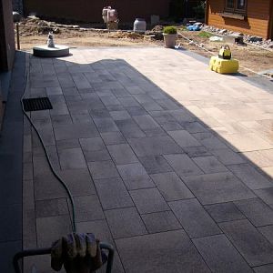 Terrasse mit Nanotech beschichtetem Pflaster.