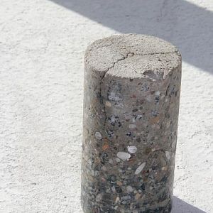Betonboden OG Flur Bohrung 5 in Riss