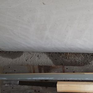 FEUCHTE IM KELLER MITTE AUSSENWAND OSTSEITE