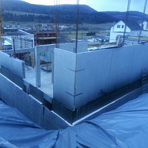 Nordostansicht mit Bitumen, Perimeter und Noppenfolie