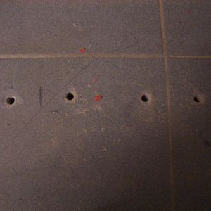 Hinterlassenschaften eines Fachbetriebes.

Falschbohrungen