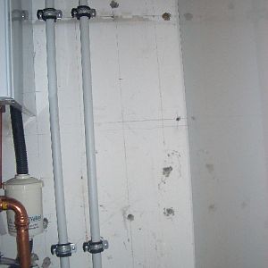 Bis endlich feststand wie man eine 
Heizung installiert

Falschbohrungen.16