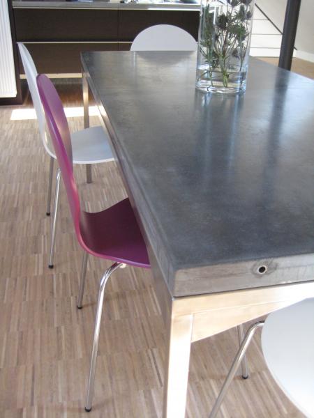 180 Kg Tischplatte mit schwarz 318 Pigmente maximal gefärbt