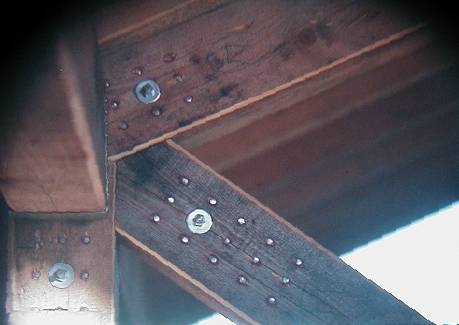 bestandsertüchtigung mit zweitverwendetem holz und beständigen verbindungsmitteln