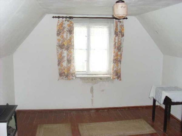 Dachzimmer 2. Richtung vorderer Grundstücksbereich.