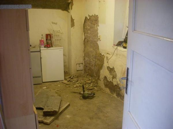 Erstmal schauen, was unter der Farbe ist.