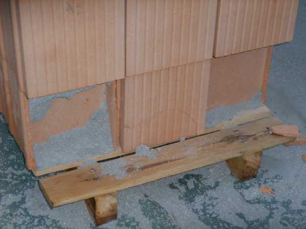 in jeder Palette x kaputte Steine