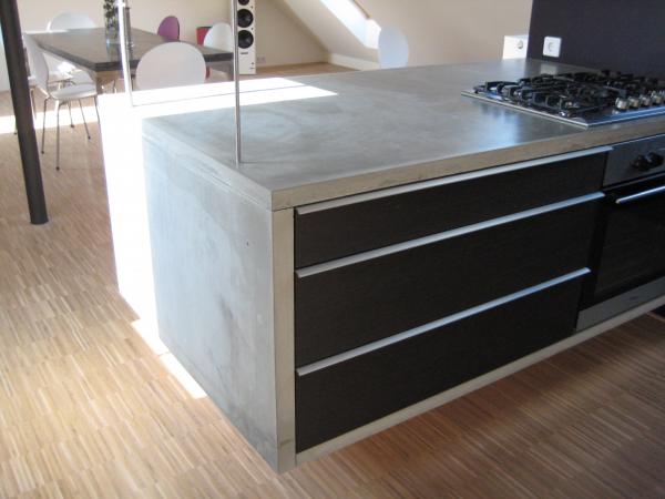 Schwebender Küchenblock mit 240 Kg Beton